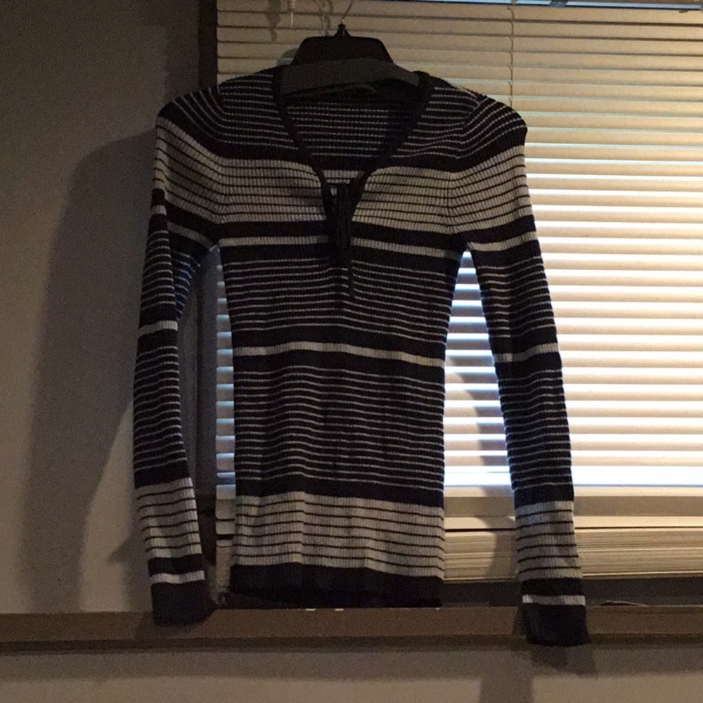 ROMEO & JULIET SWEATER